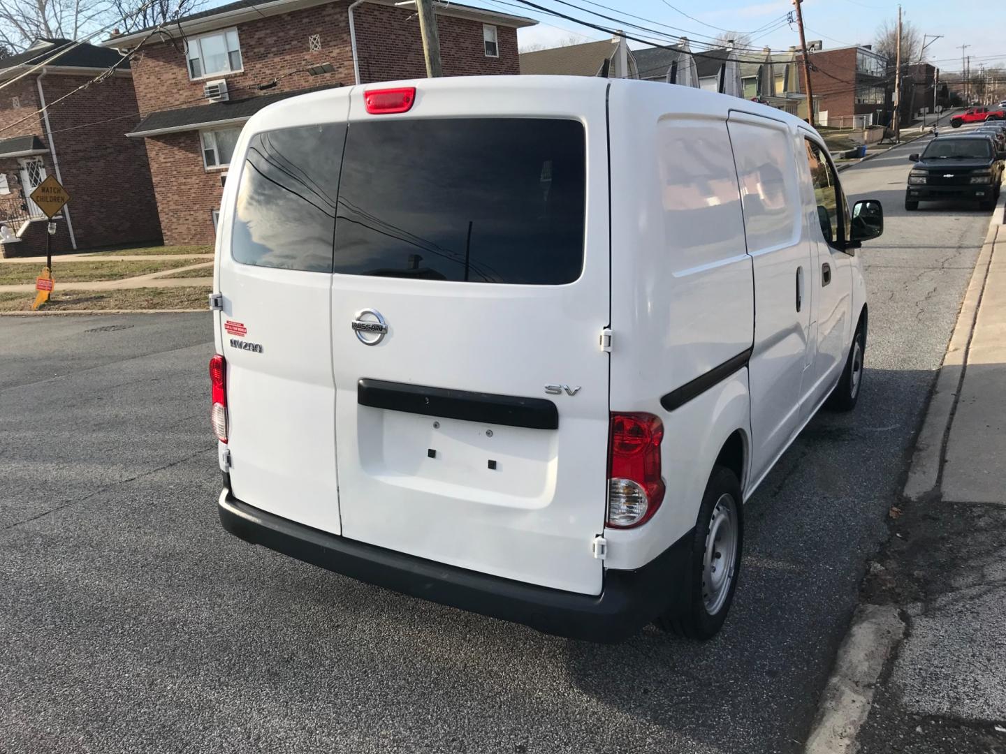 2016 White /Gray Nissan NV200 SV (3N6CM0KN2GK) with an 2.0 V4 engine, Automatic transmission, located at 577 Chester Pike, Prospect Park, PA, 19076, (610) 237-1015, 39.886154, -75.302338 - Photo#4